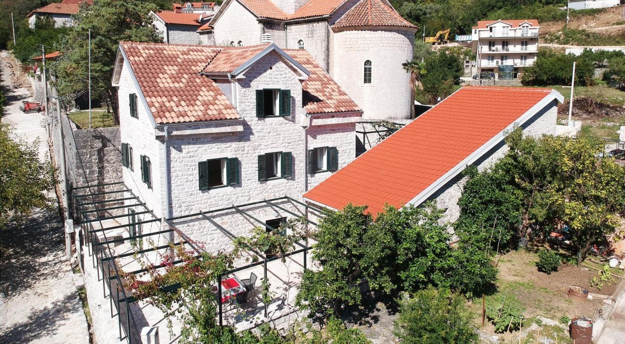 Villa in Morinj, Montenegro, 148 m² - Foto 1
