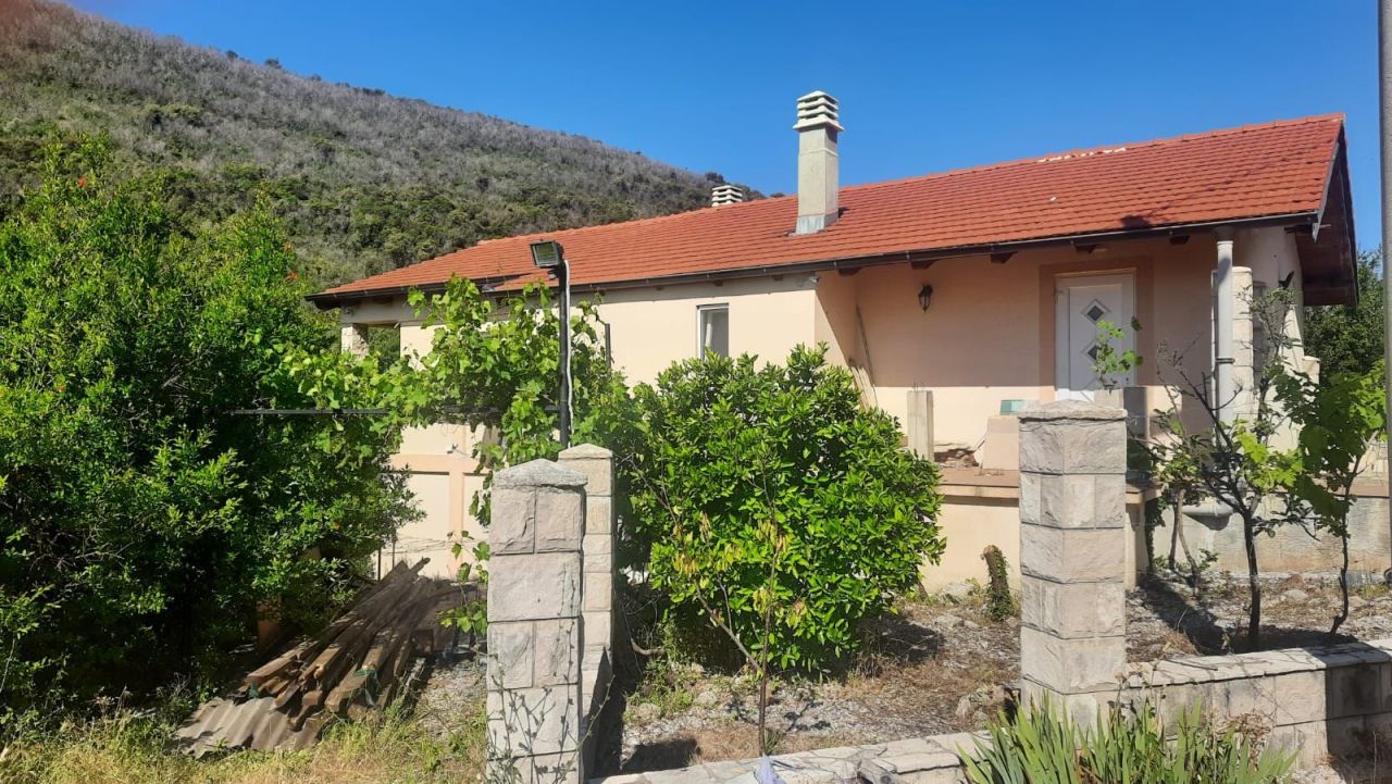 Casa en Luštica, Montenegro, 247 m² - imagen 1
