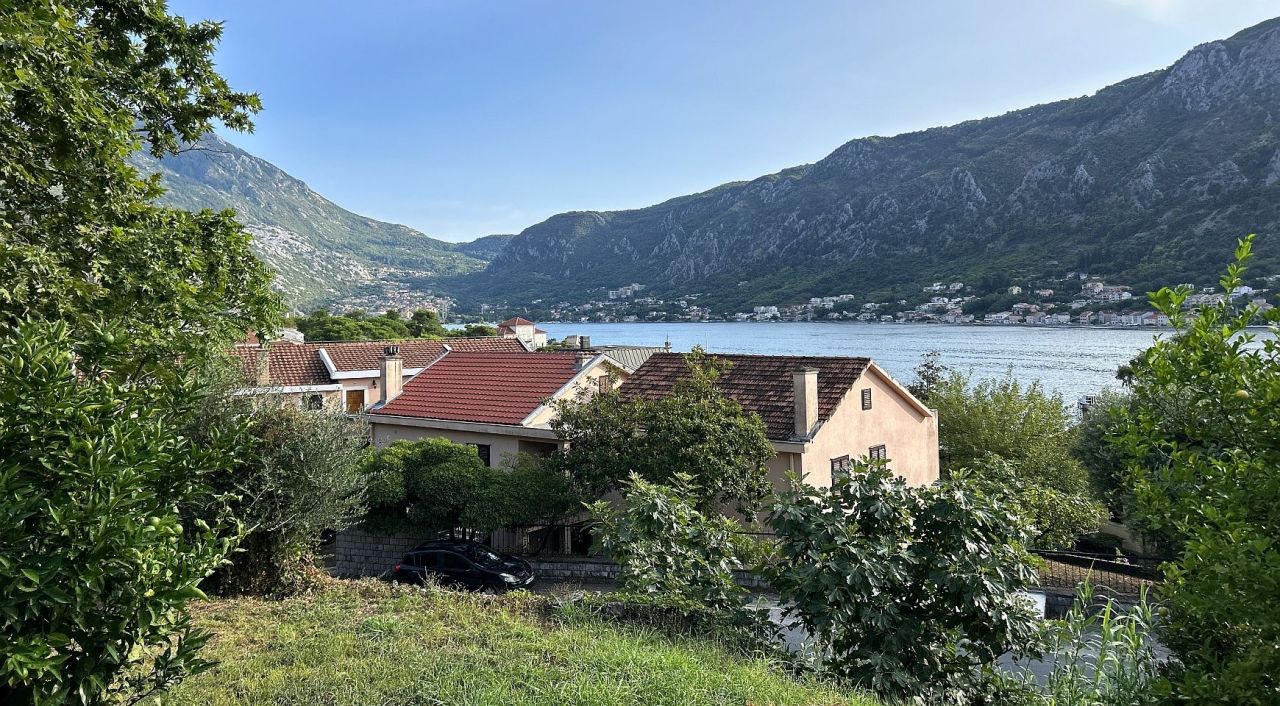 Casa en Dobrota, Montenegro, 140 m² - imagen 1