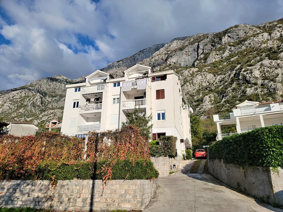 Appartement à Dobrota, Monténégro, 95 m² - image 1