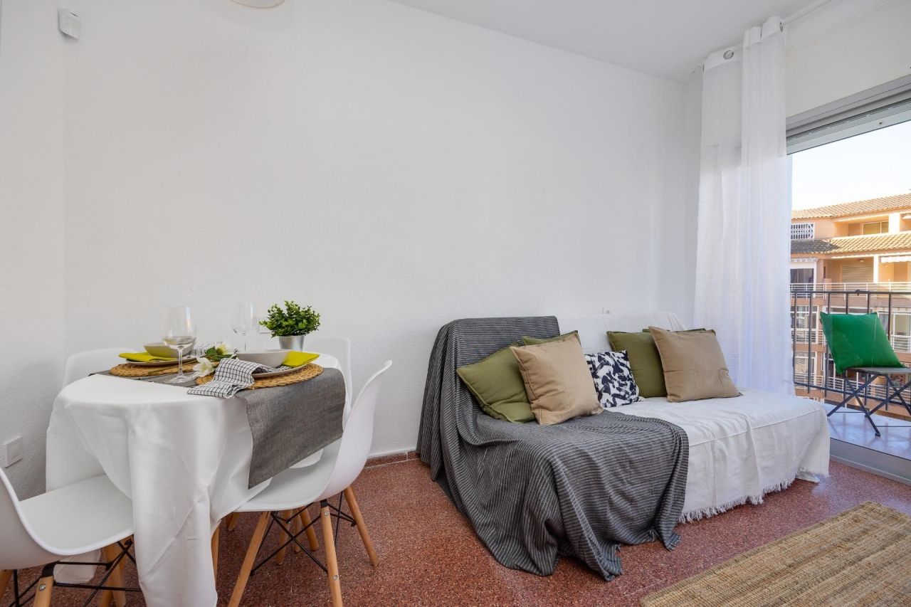 Studio in Torrevieja, Spain, 23 m² - picture 1