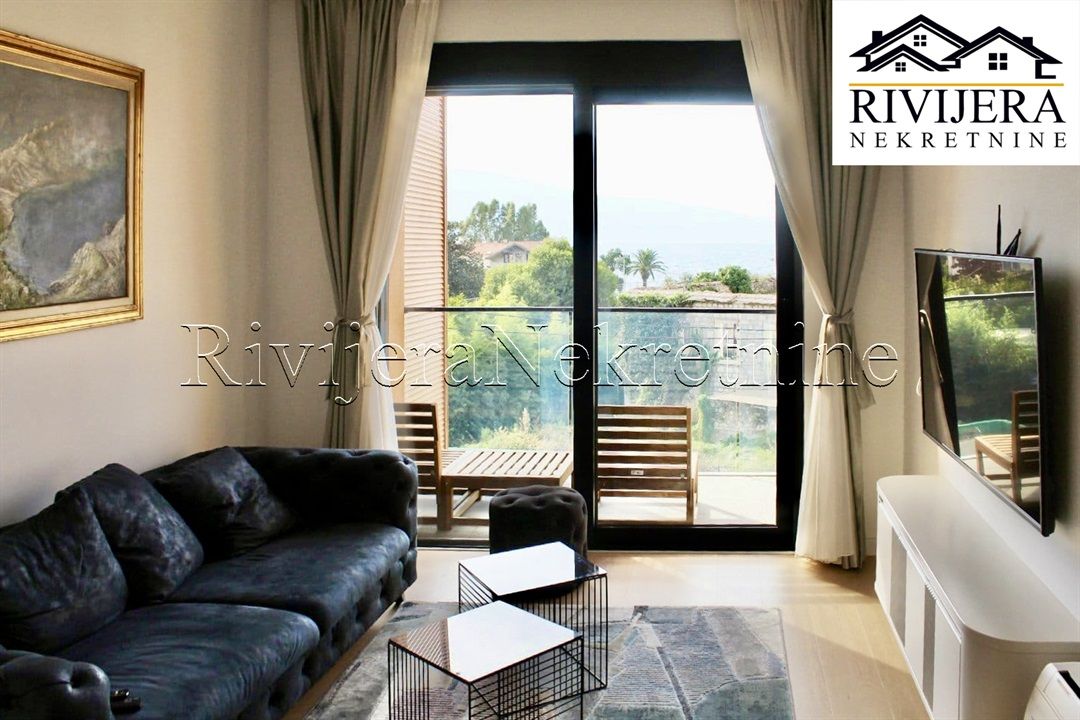 Piso en Tivat, Montenegro, 56 m² - imagen 1