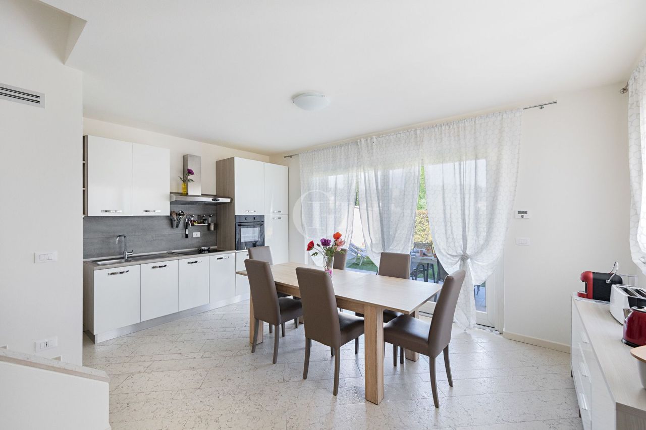 Villa por Lago de Garda, Italia, 150 m² - imagen 4