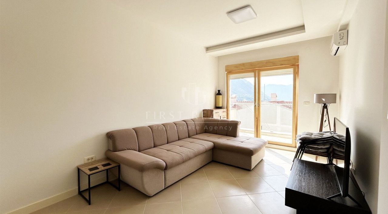 Flat in Dobrota, Montenegro, 62 m² - picture 1
