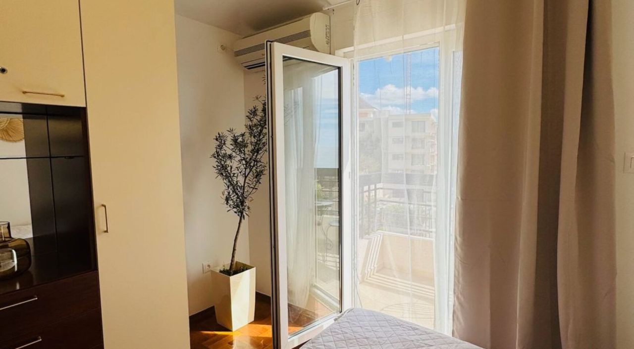 Flat in Petrovac, Montenegro, 30 m² - picture 5