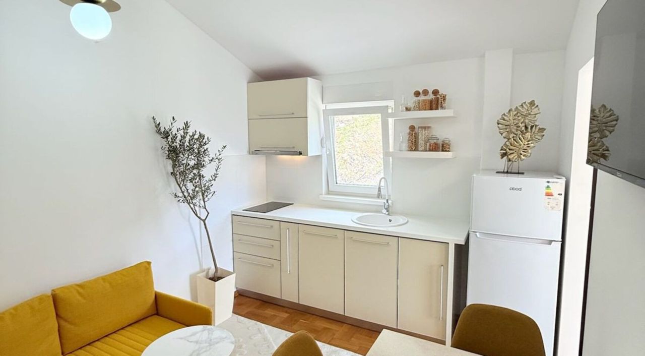 Flat in Petrovac, Montenegro, 30 m² - picture 10