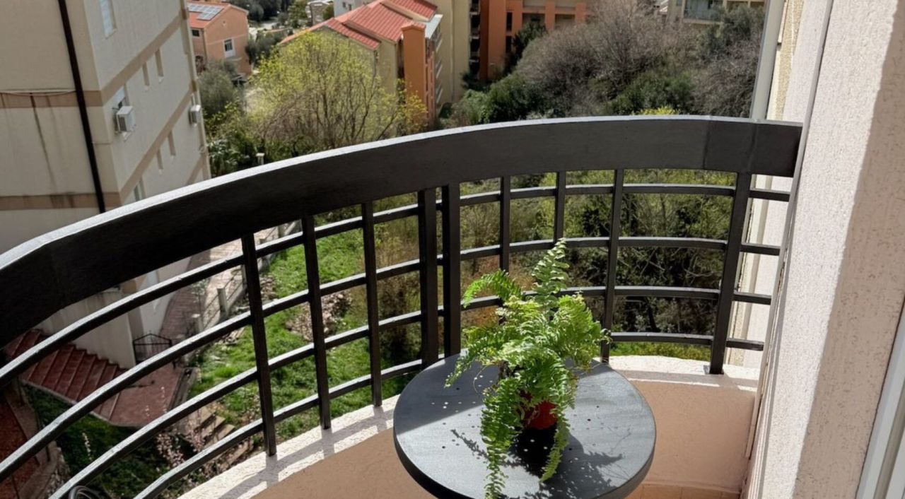 Flat in Petrovac, Montenegro, 30 m² - picture 12