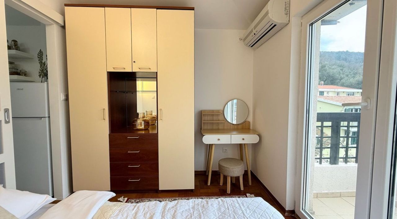 Flat in Petrovac, Montenegro, 30 m² - picture 4