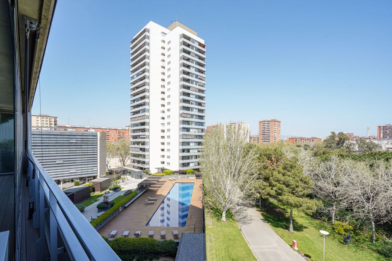 Flat in Barcelona, Spain, 125 m² - picture 1
