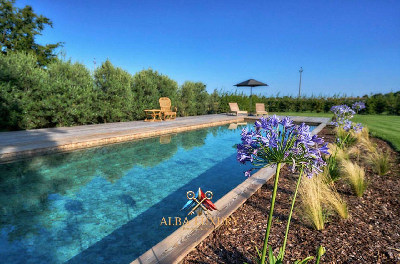 Villa Via Panevecco, Italie, 500 m² - image 1