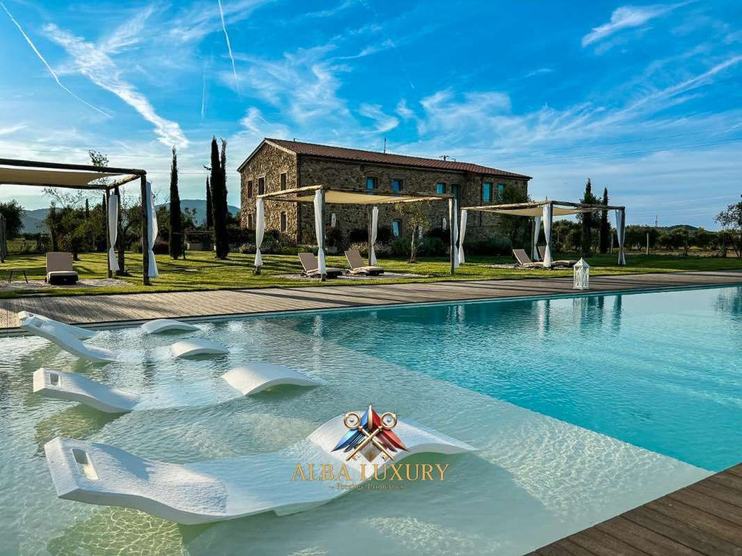 Villa in Campiglia Marittima, Italien, 1 000 m² - Foto 1