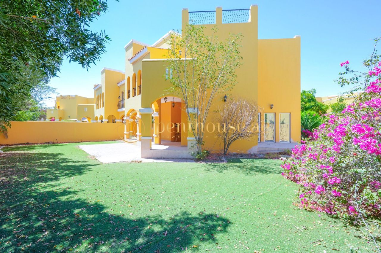 Townhouse in Dubai, UAE, 531 m² - picture 2