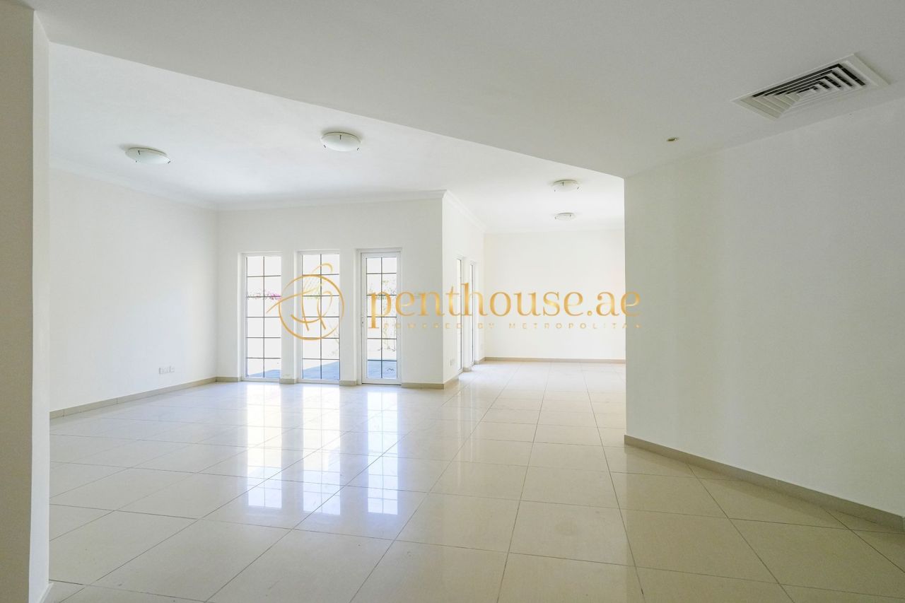 Townhouse in Dubai, UAE, 531 m² - picture 8