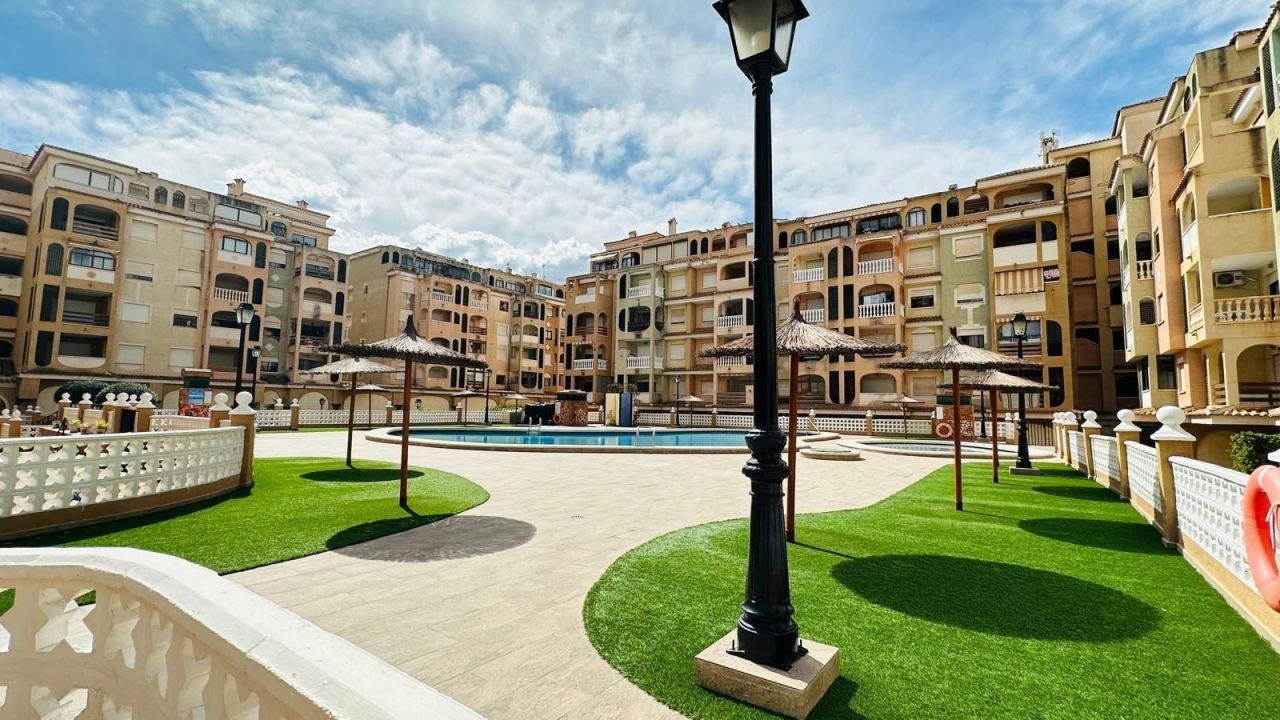 Appartement à Torrevieja, Espagne, 63 m² - image 1