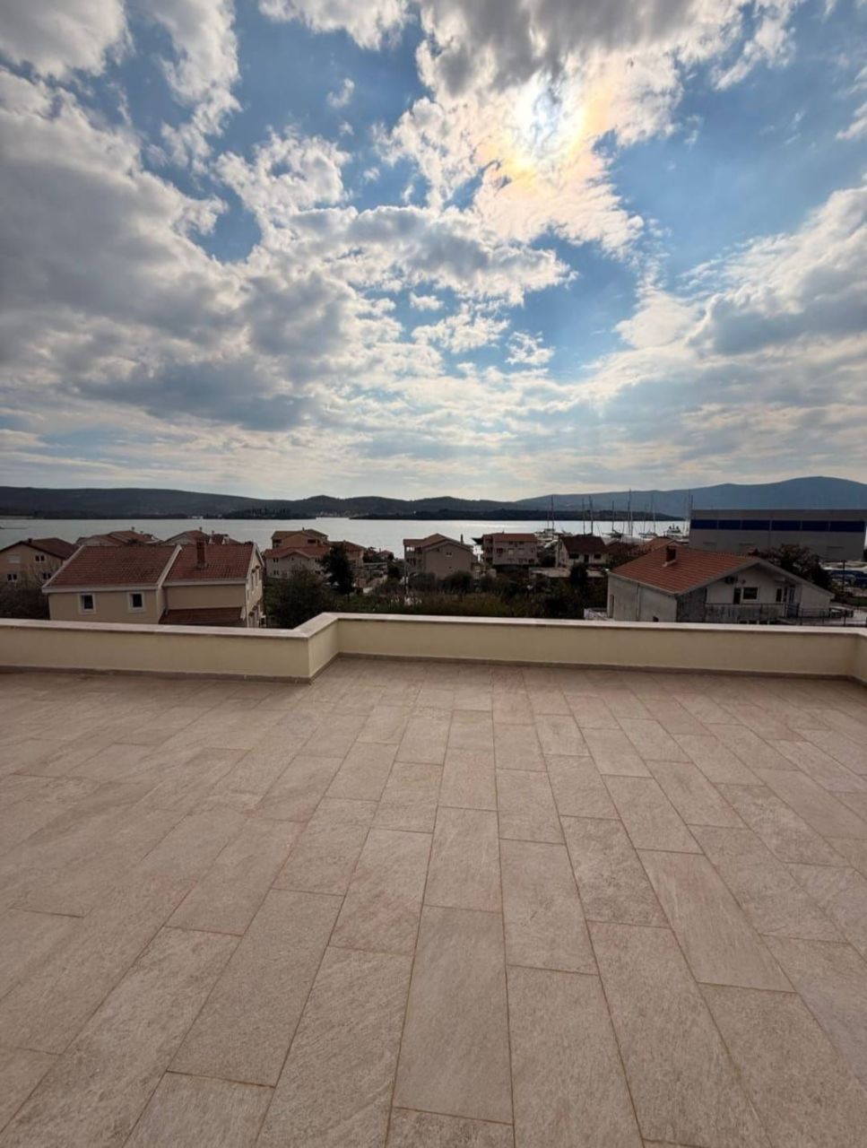 Apartment in Tivat, Montenegro, 59 m² - picture 1