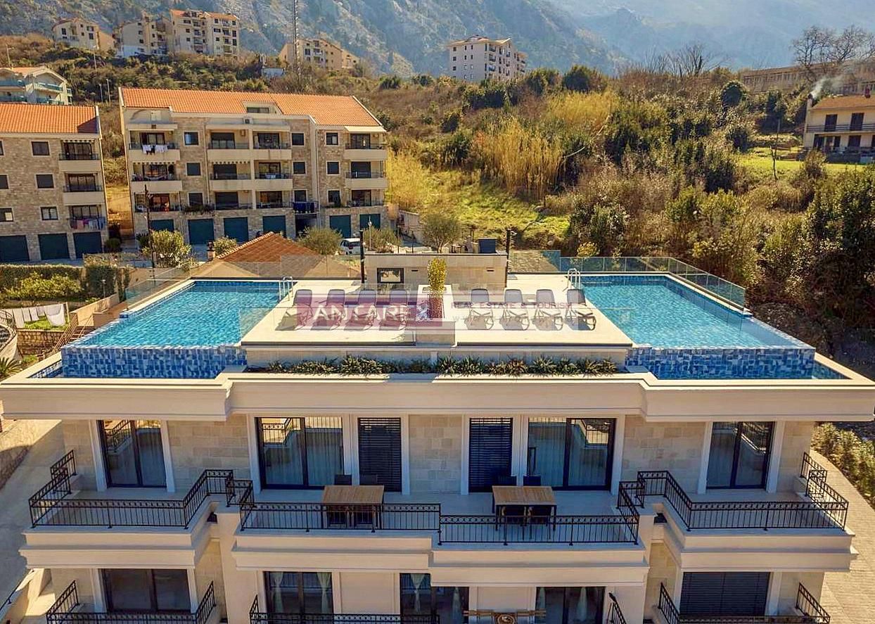 Apartamento en Dobrota, Montenegro, 179 m² - imagen 1