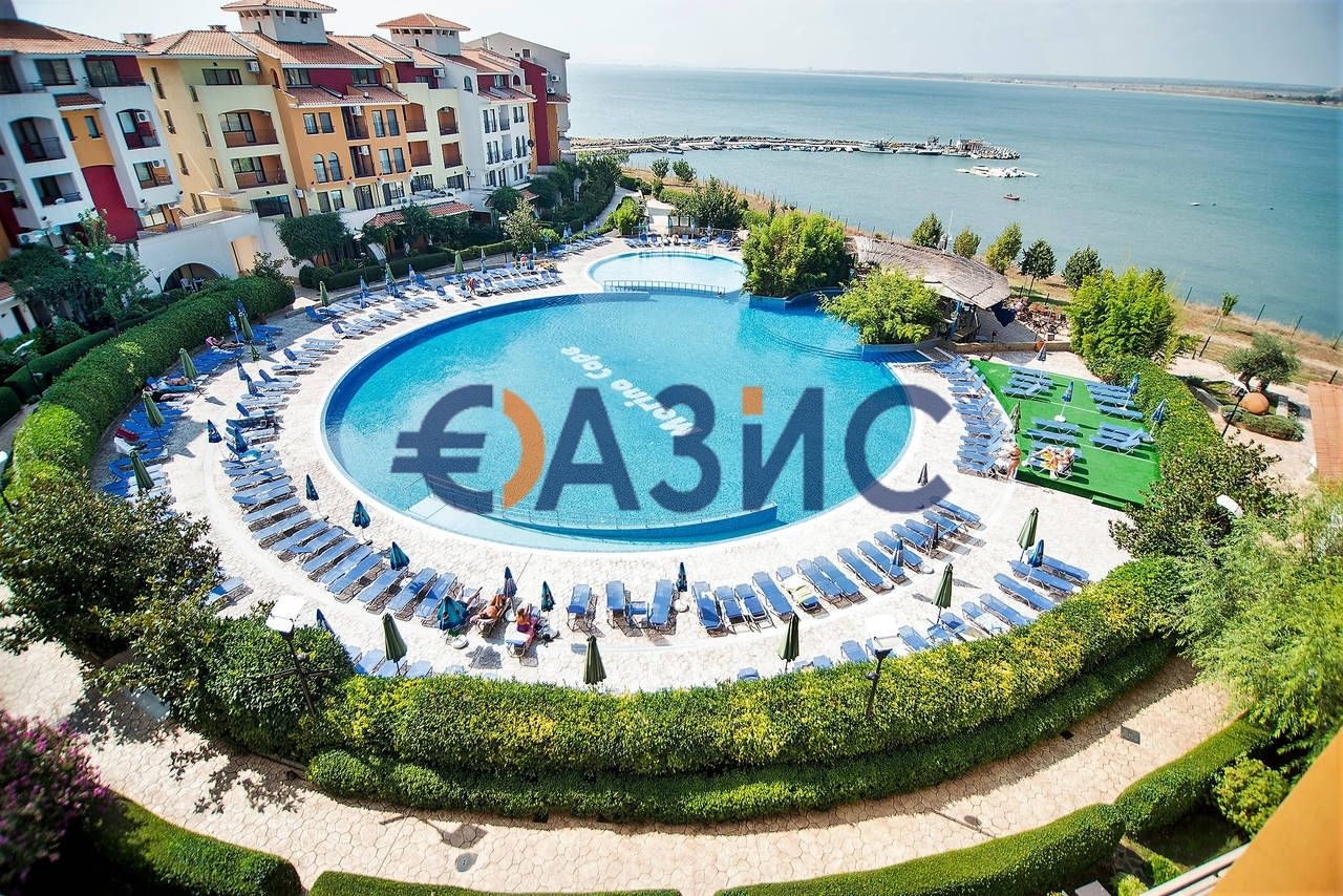 Apartment in Aheloy, Bulgaria, 64.7 m² - picture 1