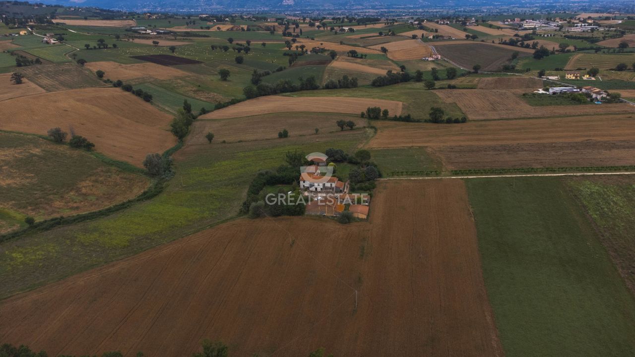 Maison à Montefalco, Italie, 514 m² - image 11