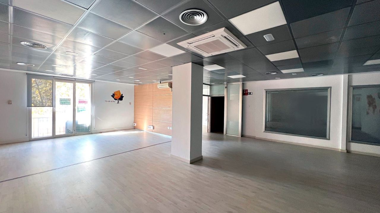 Oficina en Barcelona, España, 322 m² - imagen 1