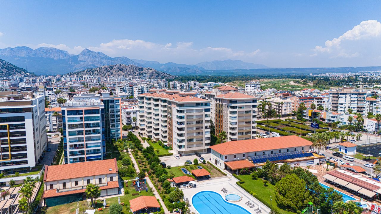 Flat in Antalya, Turkey, 140 m² - picture 1
