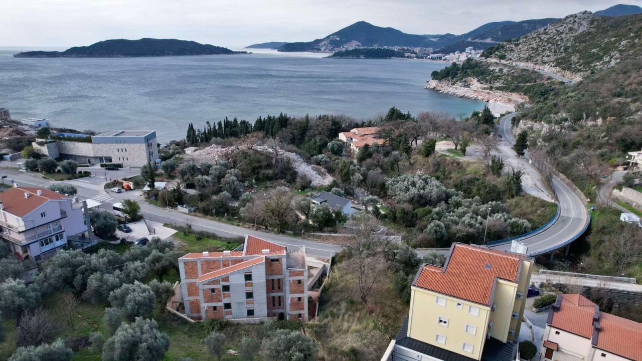 Grundstück in Budva, Montenegro, 808 m² - Foto 1