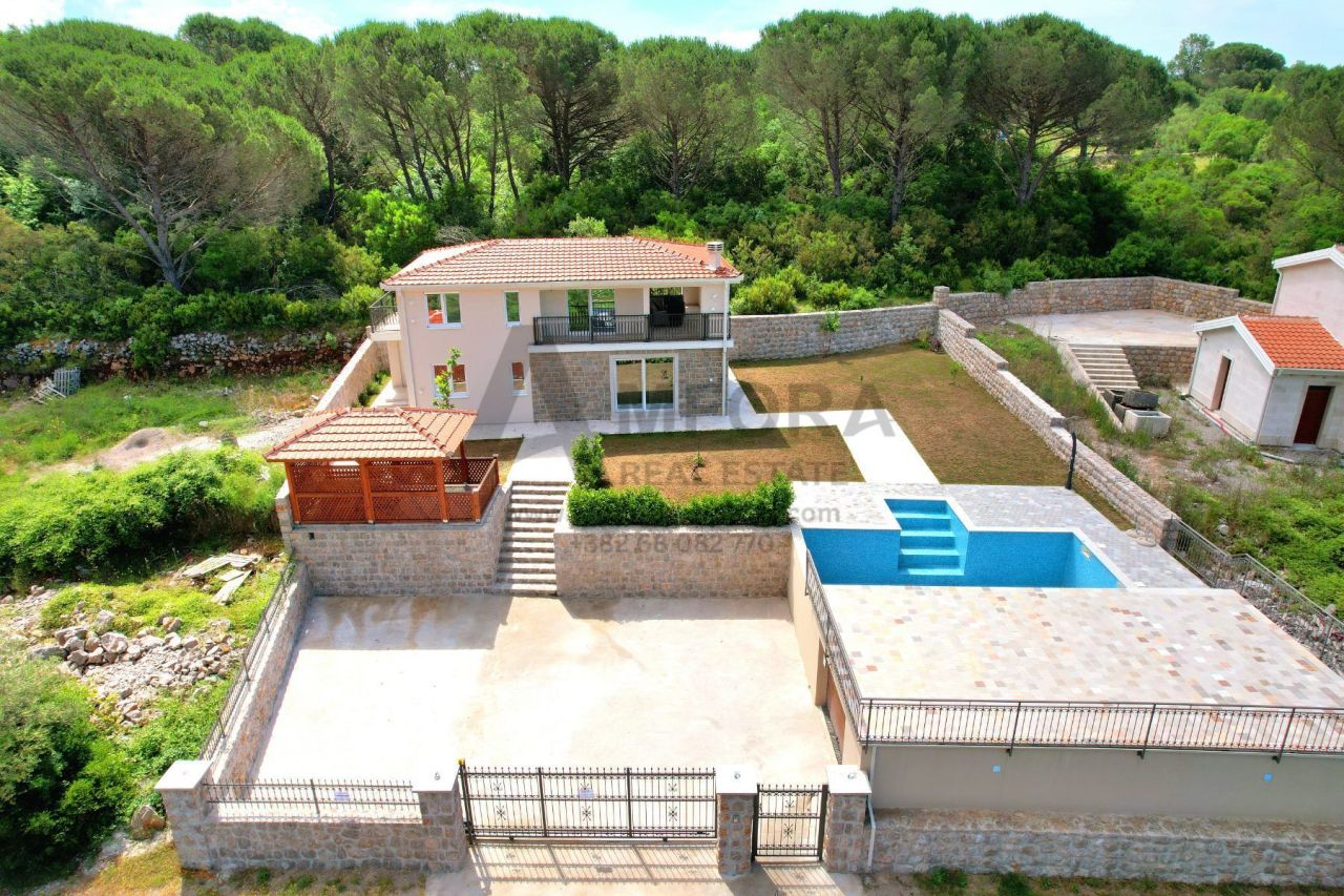 Villa à Kotor, Monténégro, 185 m² - image 1