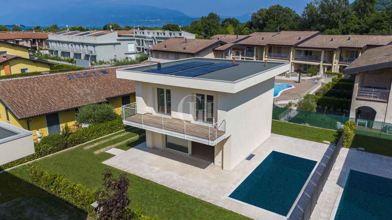 Villa on Lake Garda, Italy, 220 m² - picture 1