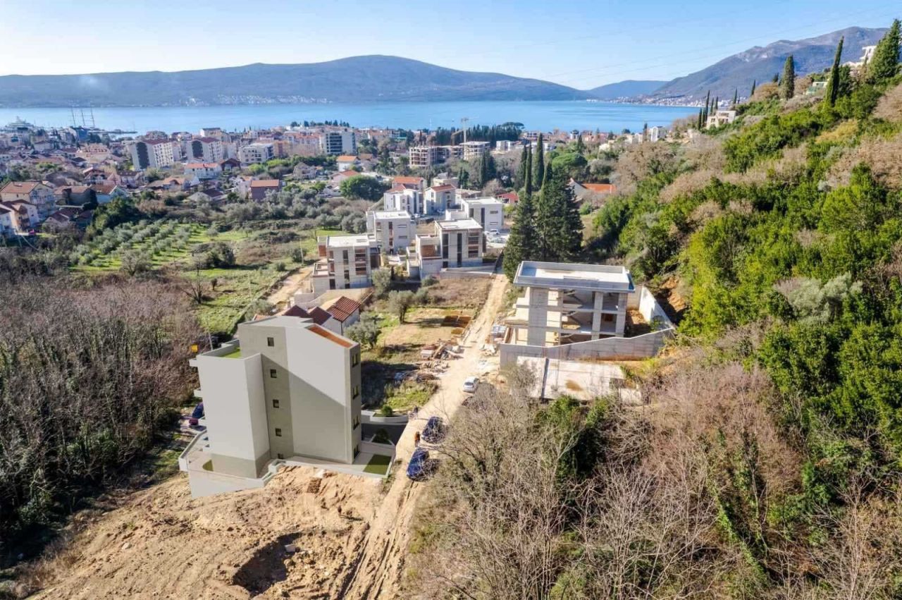 Apartamento en Tivat, Montenegro, 55 m² - imagen 1