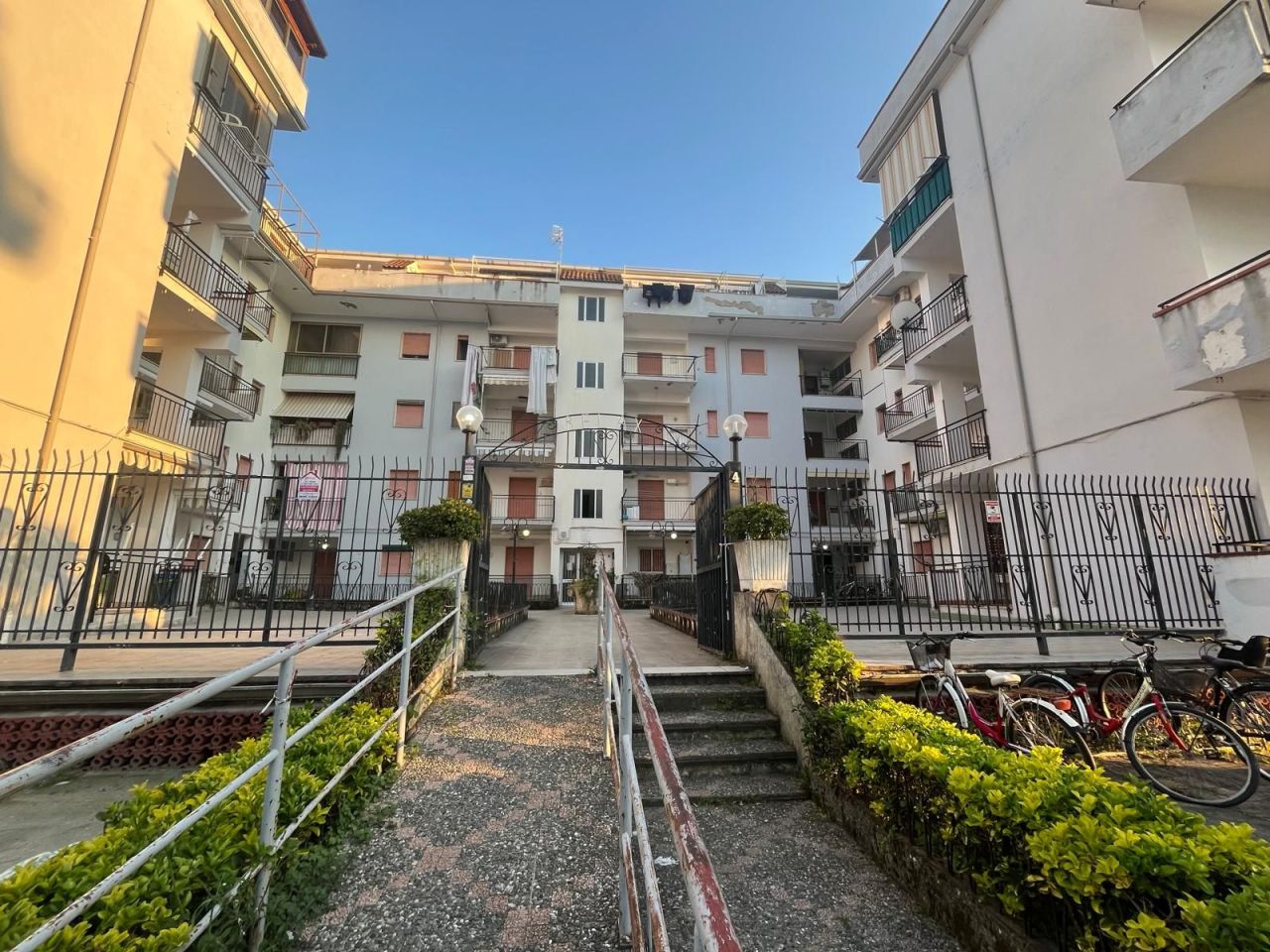 Appartement à Scalea, Italie, 56 m² - image 1