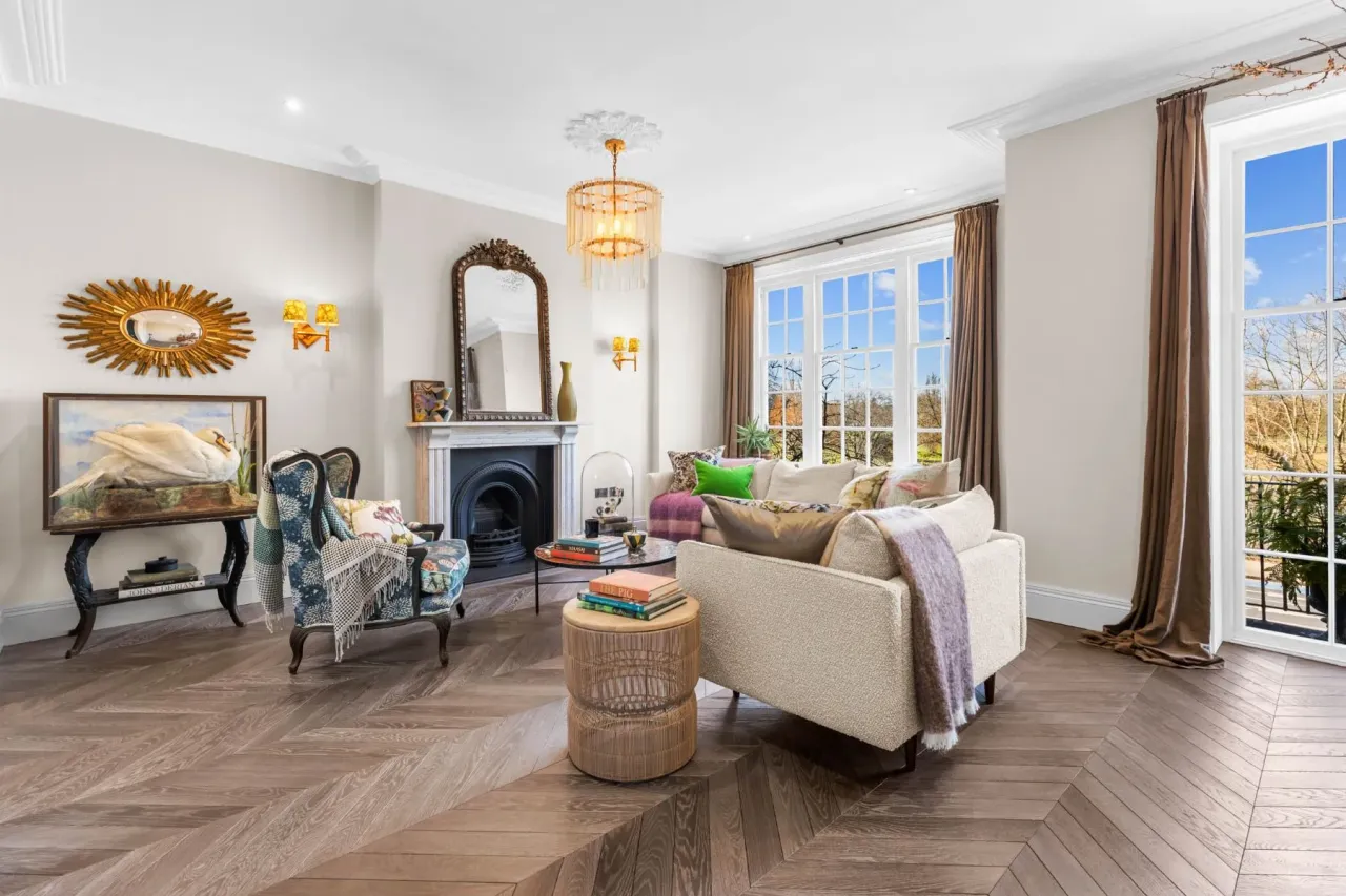 Townhouse in London, United Kingdom, 319 m² - picture 1