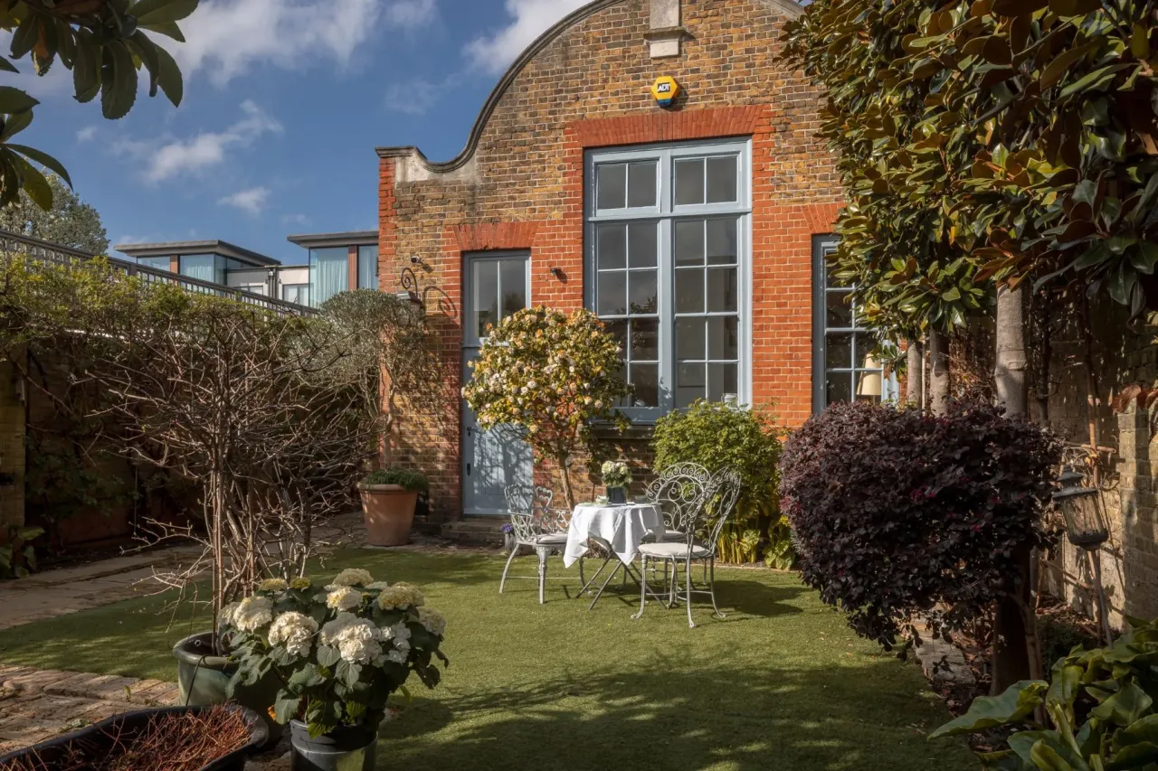 House in London, United Kingdom, 239 m² - picture 2