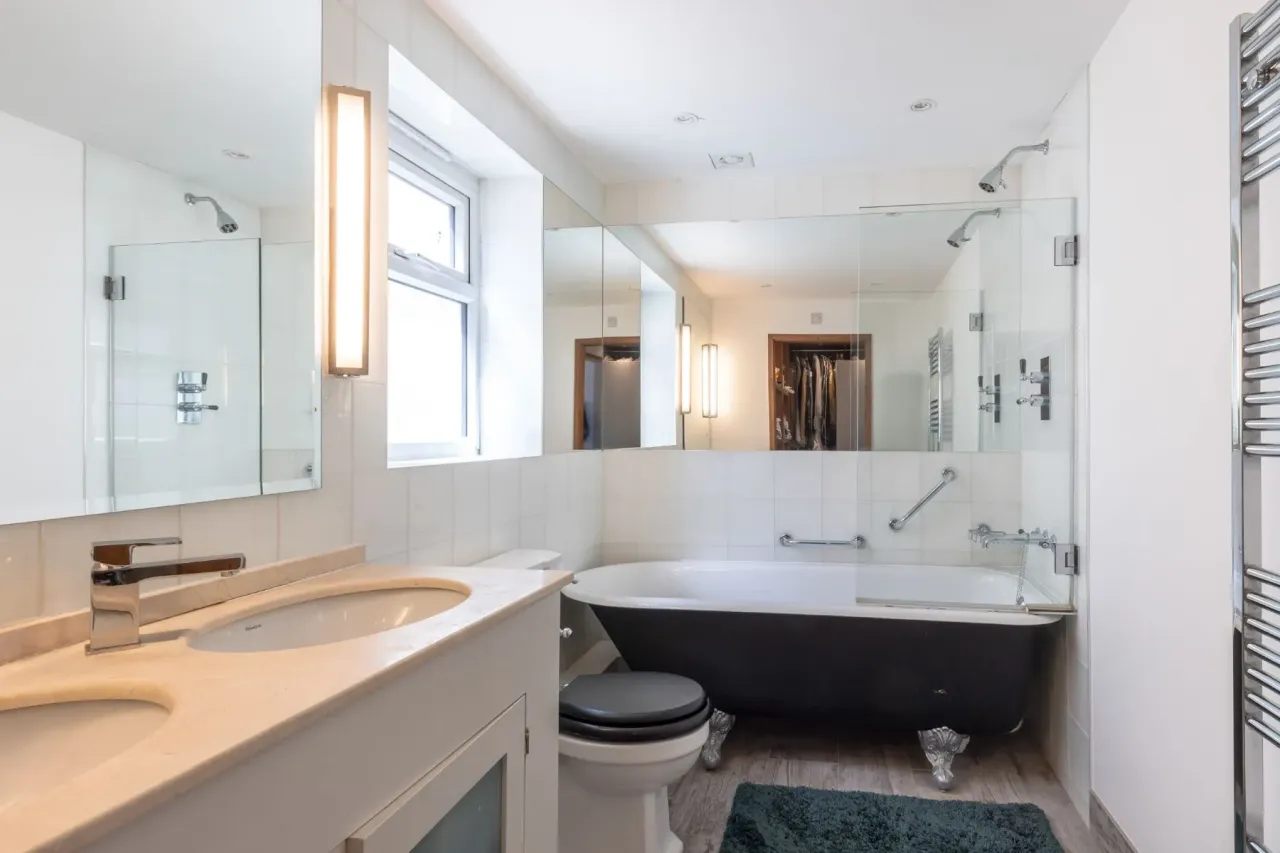 House in London, United Kingdom, 239 m² - picture 12