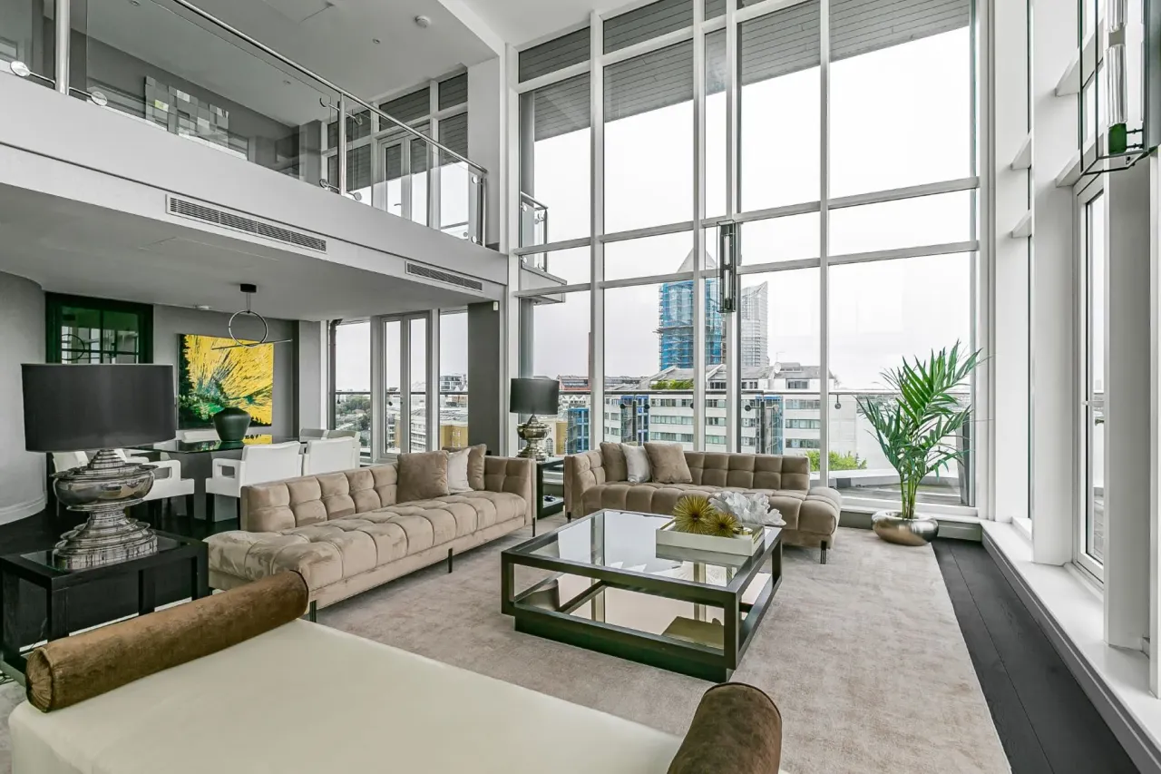 Penthouse in London, United Kingdom, 342 m² - picture 1