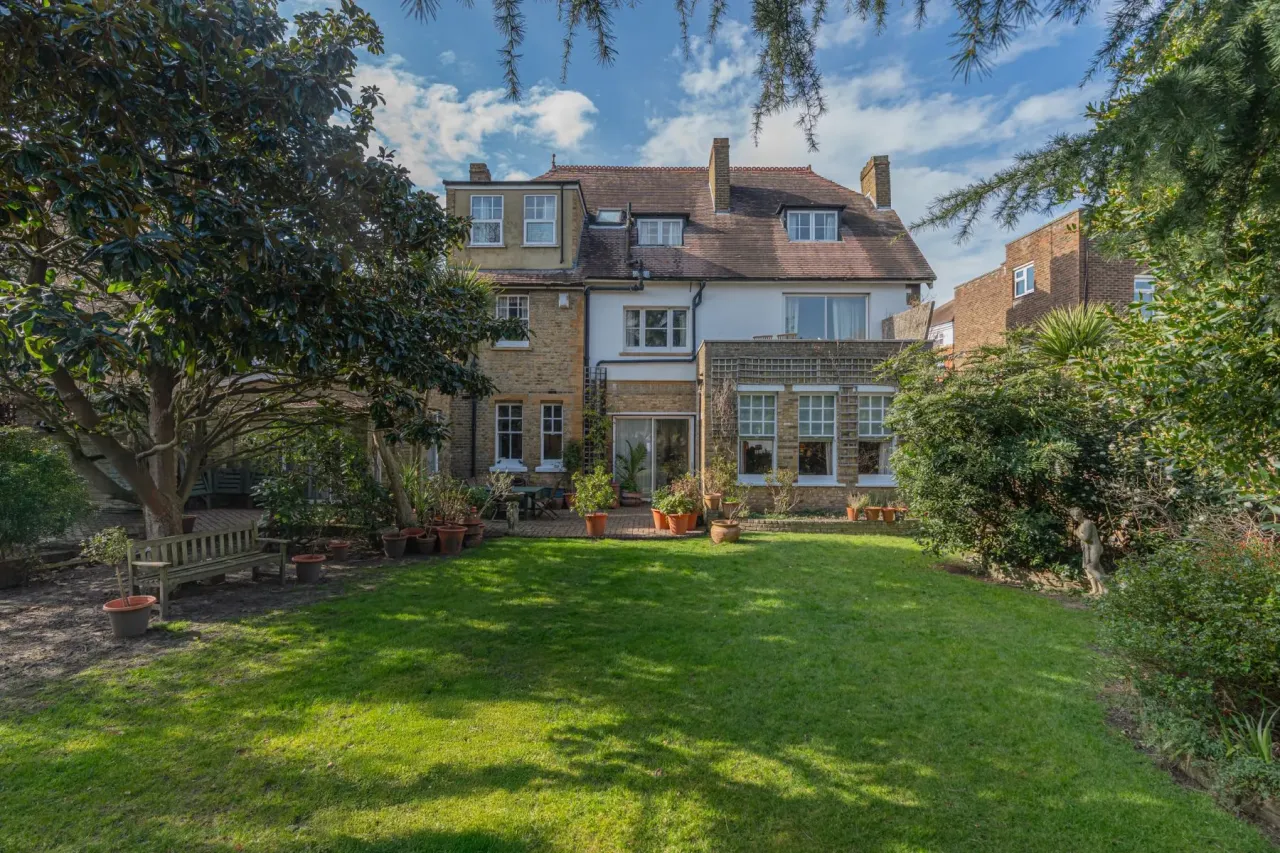 House in London, United Kingdom, 416 m² - picture 1
