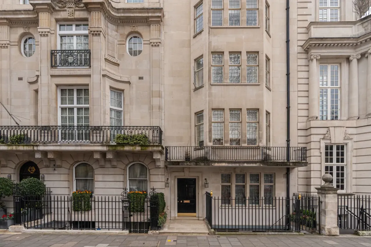 Apartment in London, United Kingdom, 130 m² - picture 1