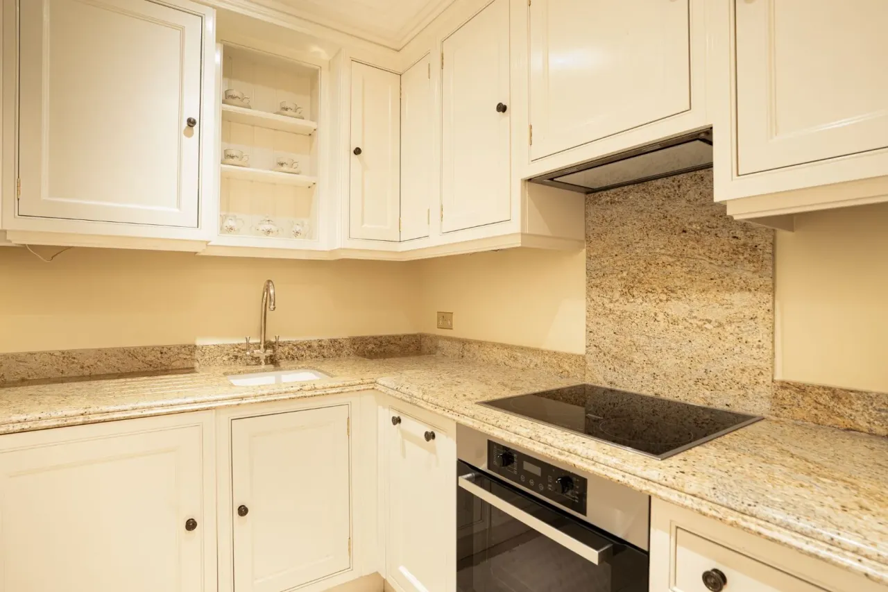 Apartment in London, United Kingdom, 130 m² - picture 8