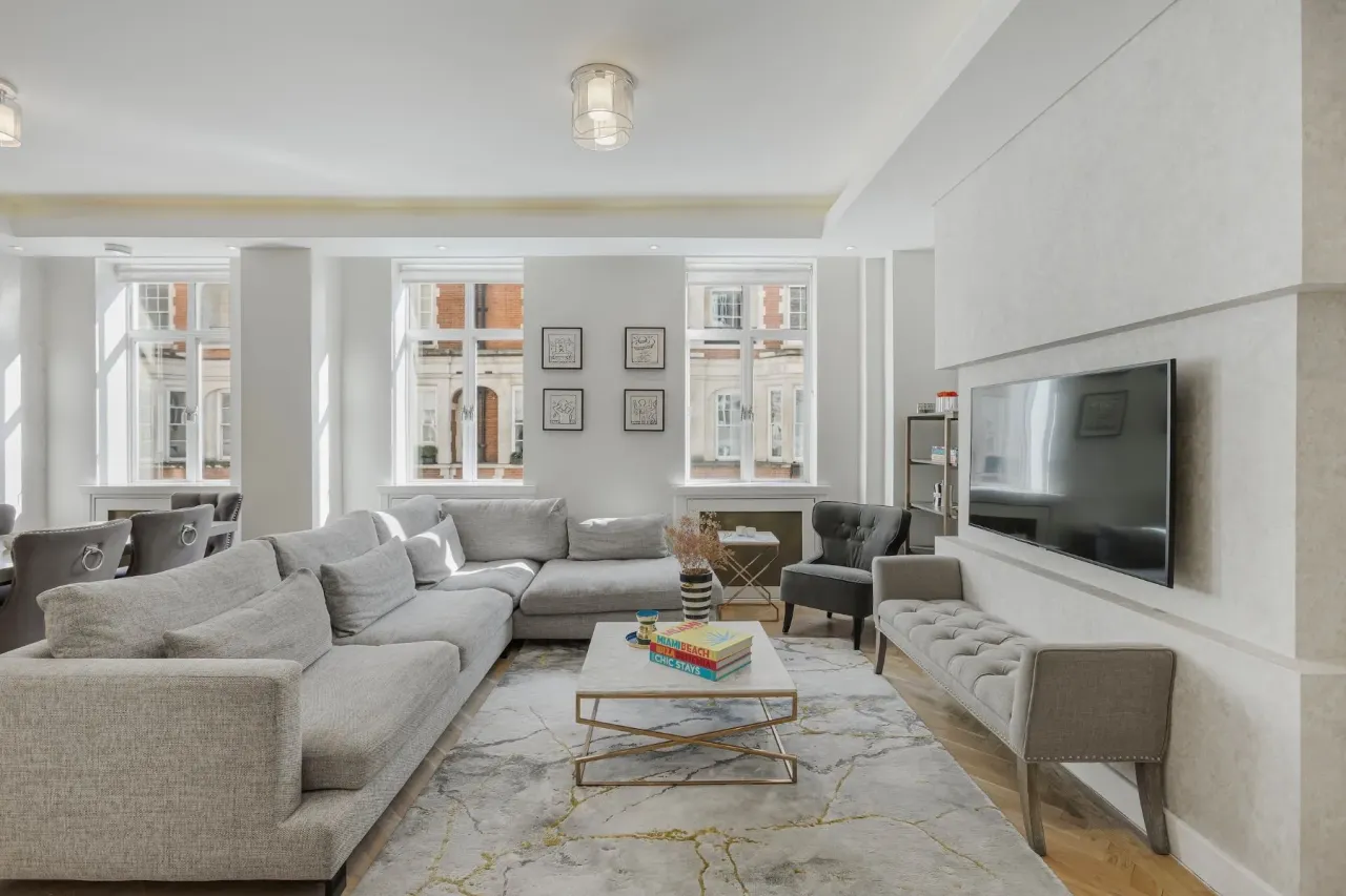 Apartment in London, United Kingdom, 80 m² - picture 1