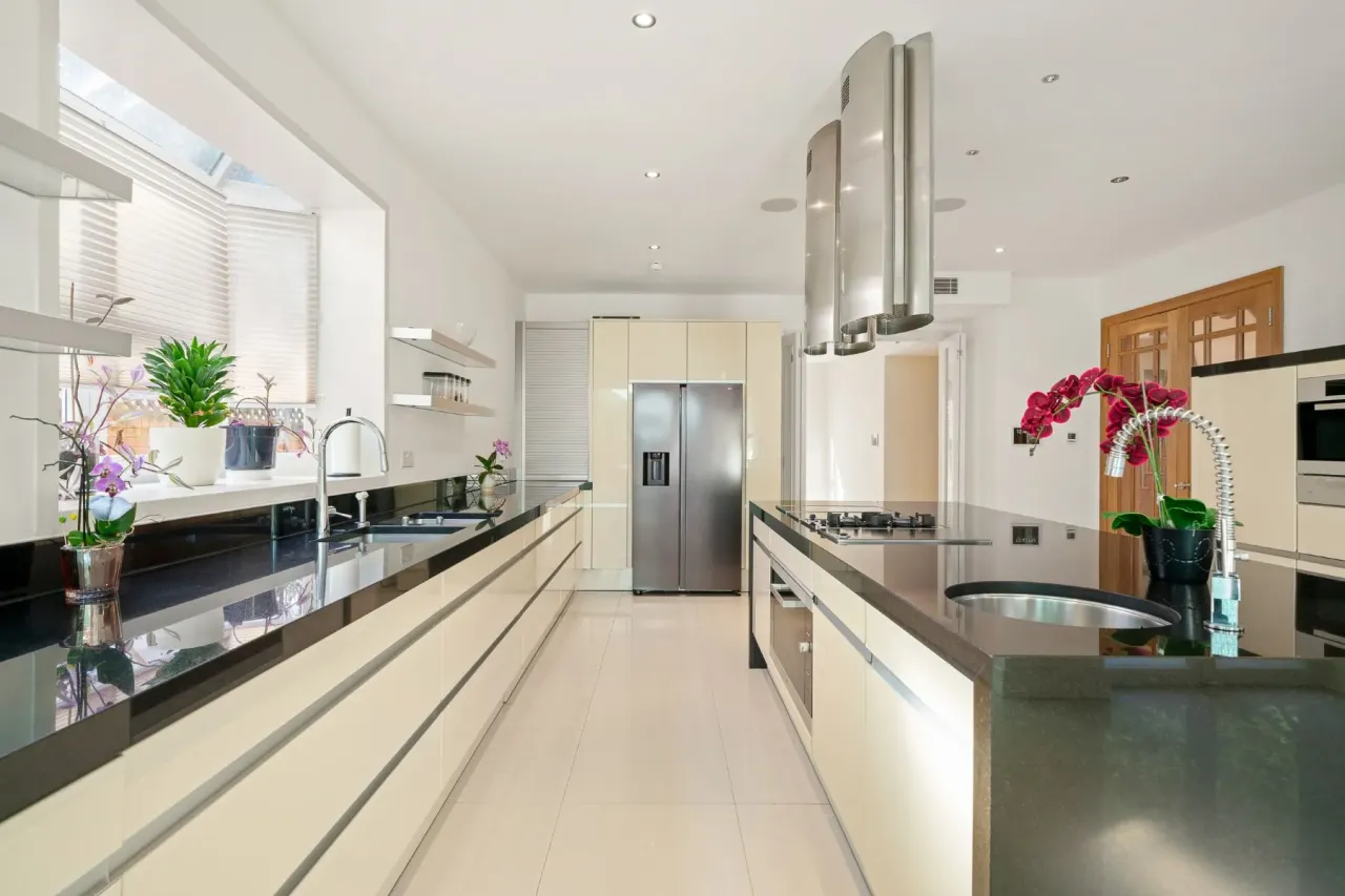 Maison à Londres, Royaume-Uni, 829 m² - image 9