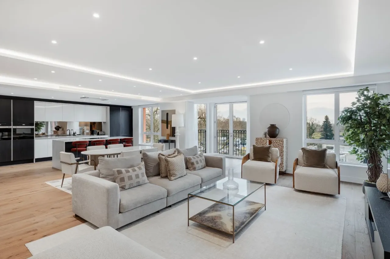 Apartment in London, United Kingdom, 180 m² - picture 1