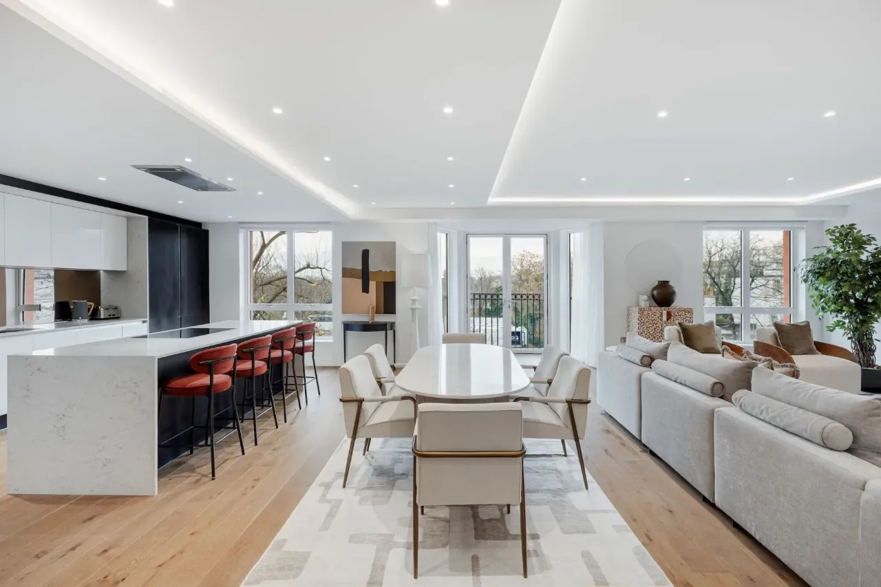 Apartment in London, United Kingdom, 180 m² - picture 2