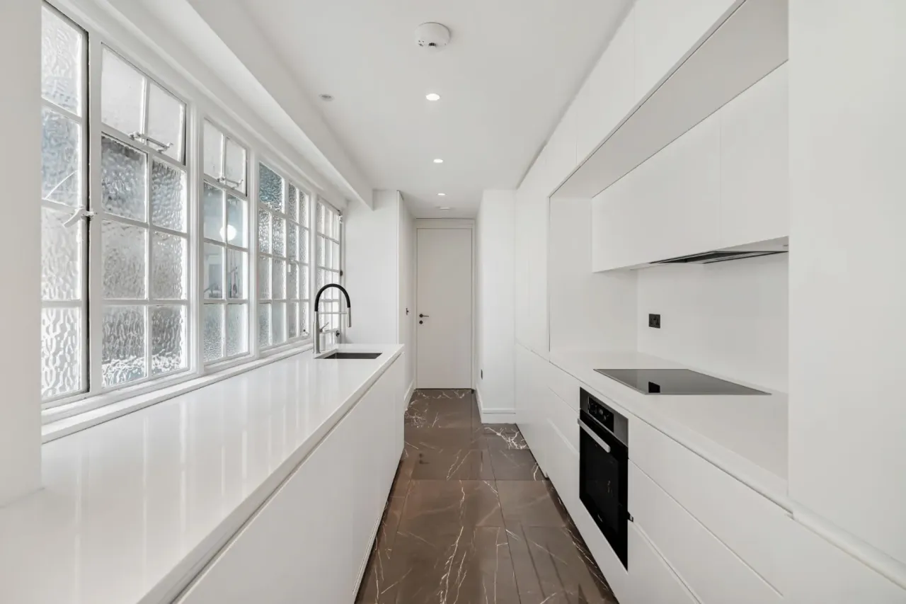 Apartment in London, United Kingdom, 180 m² - picture 6