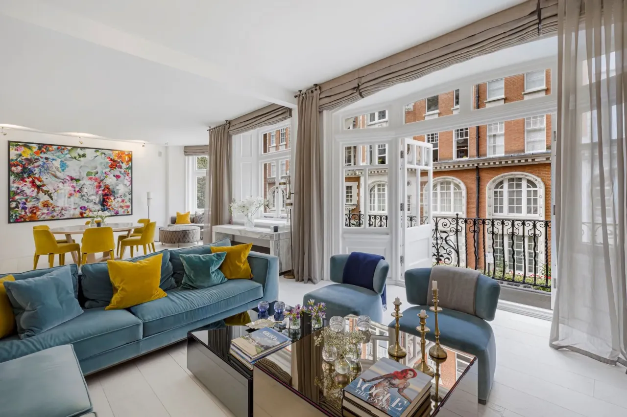Apartment in London, United Kingdom, 225 m² - picture 1