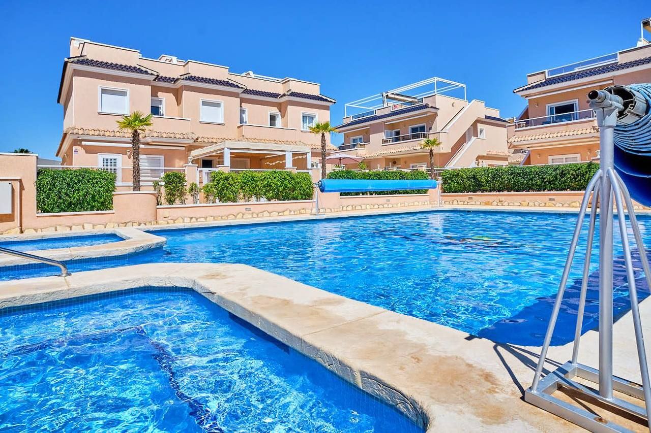 Cabaña en Cabo Roig, España, 150 m² - imagen 2