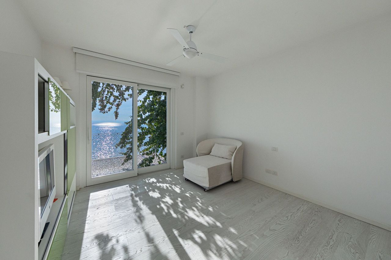 Villa par le Lac de Garde, Italie, 400 m² - image 14