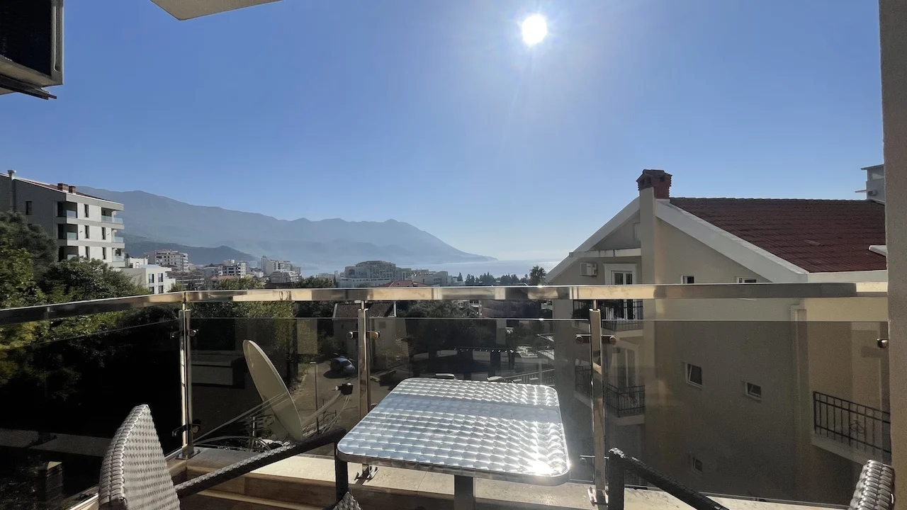 Piso en Becici, Montenegro, 68 m² - imagen 1