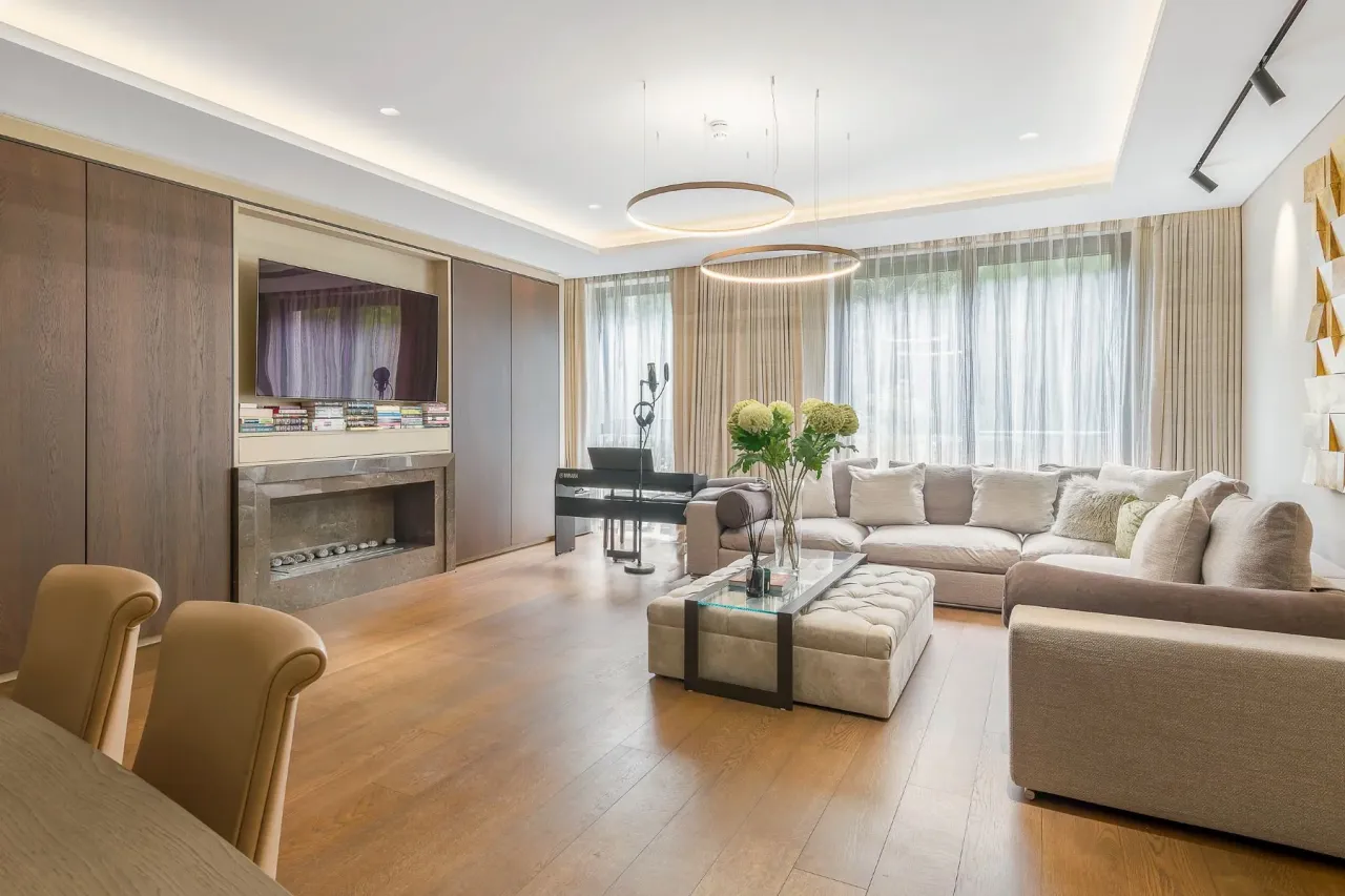Apartment in London, United Kingdom, 162 m² - picture 1