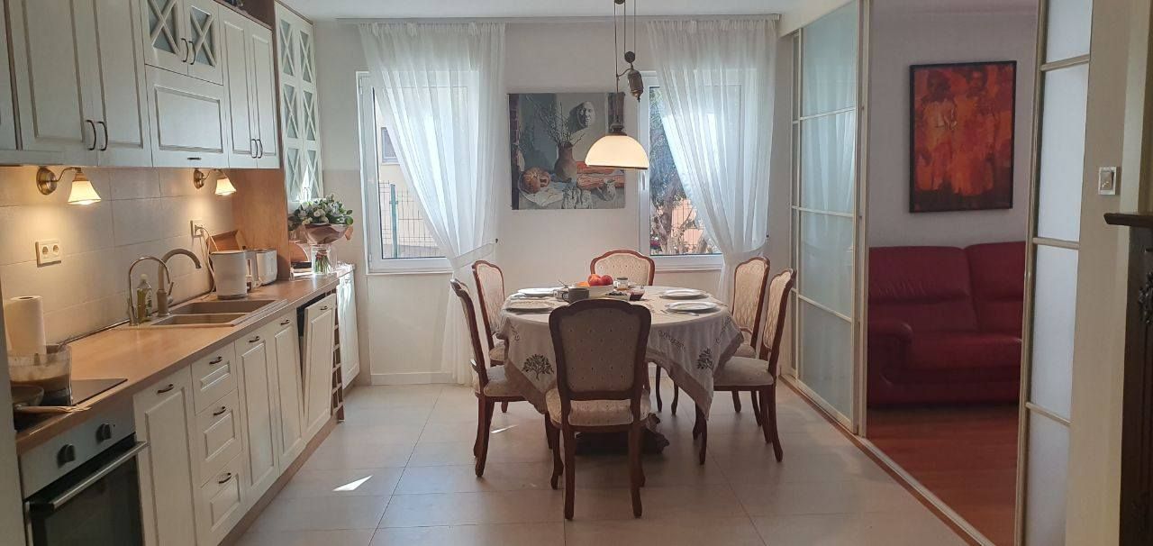 Flat in Petrovac, Montenegro, 122 m² - picture 1