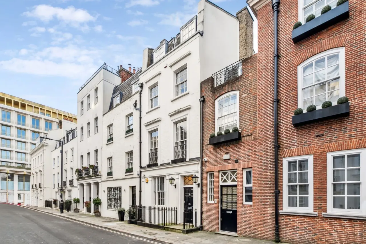 House in London, United Kingdom, 246 m² - picture 1