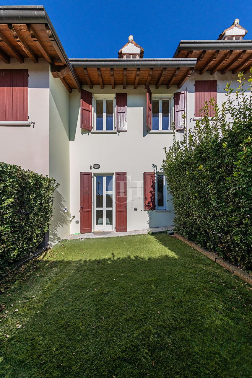 Apartamento por Lago de Garda, Italia, 95 m² - imagen 1