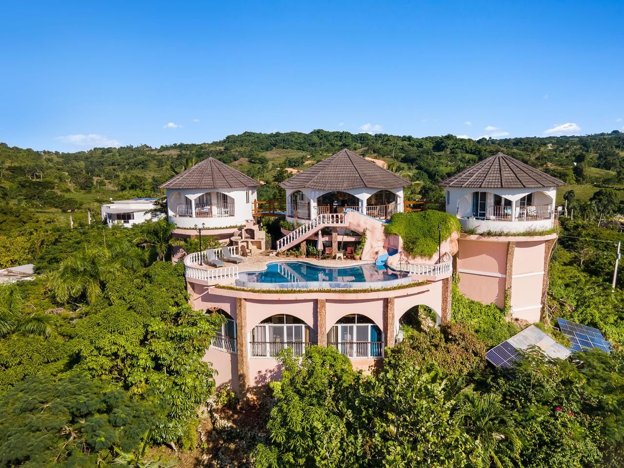 Villa in Gaspar Hernandez, Dominikanische Republik, 359 m² - Foto 1